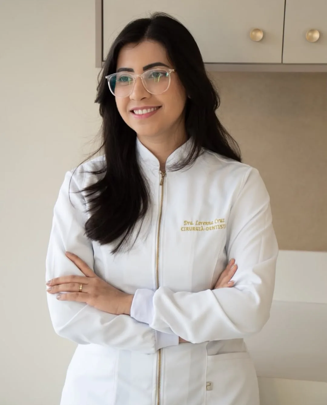 Dra. Lorenna Cruz no consultório